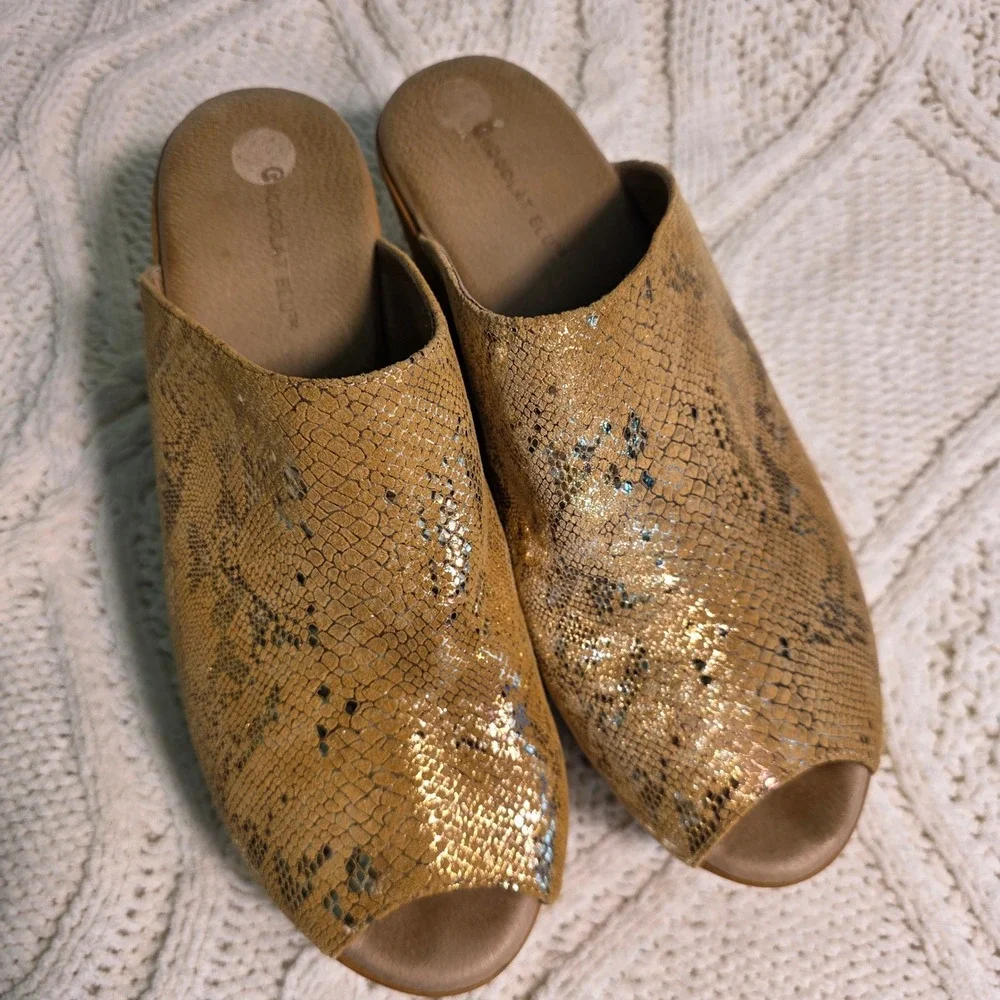 Chocolat Blu Yiona Wedge Sandals Gold Snakeskin‎ Peep Toe Women 10 Excellent